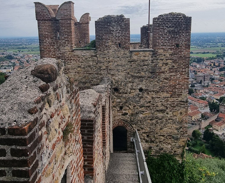 Castello Superiore, Italy